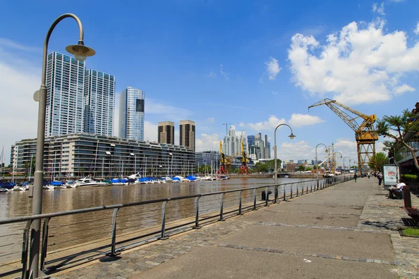 Města v noci buenos aires, Jižní Amerika, puerto madero čtvrti port — Stock fotografie