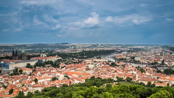 Praag vanaf de top, Tsjechië, Europa — Stockfoto