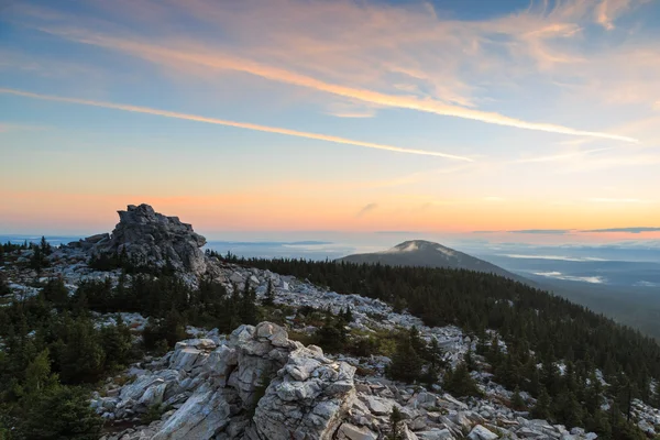 Sunrise on the top of mountain, the top of ridge, ridge in forest — Stock Photo, Image