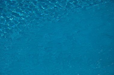 Otel yüzme havuzunda su