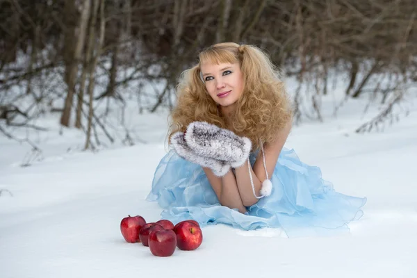 Snow Maiden in a winter forest with apples — Stock Photo, Image