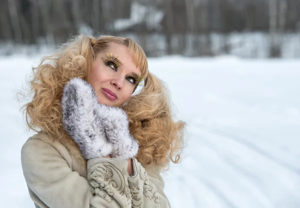 Attractive young woman with exaggerated cilia — Stock Photo, Image