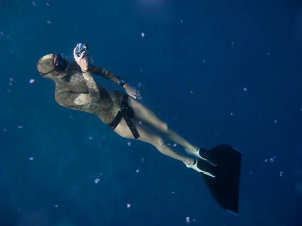 How to take freediving pictures — Stock Photo, Image