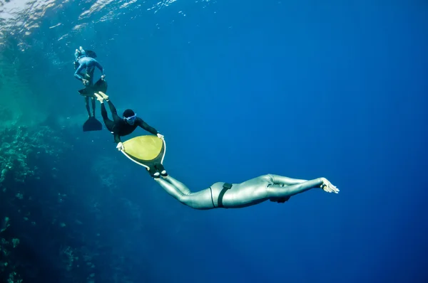 Funny freediving games at the Red Sea — Stock Photo, Image