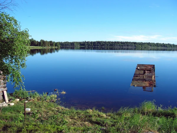 Мирное Карельское озеро — стоковое фото