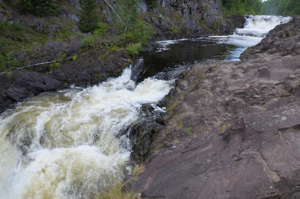 Vista lateral del Kivach - la cascada más poderosa de la región de Karelia — Foto de Stock