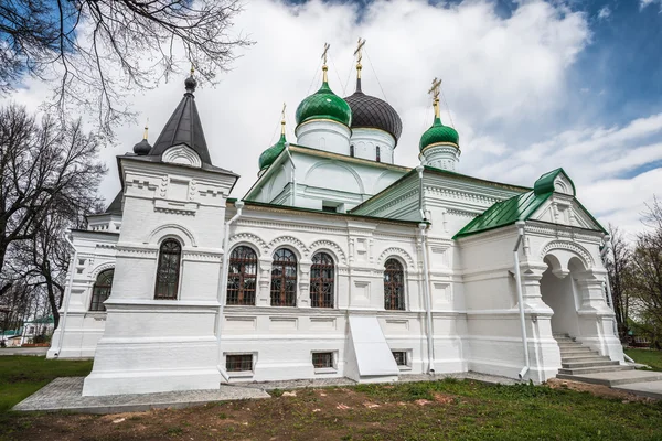 Vue rapprochée de la cathédrale Feodor Studit au monastère Fedorovsky — Photo