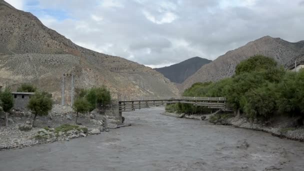 Full-flowing mountain Nepal river — Stock Video