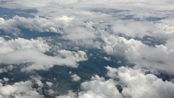 Hermosa vista aérea de la noche del paisaje nublado — Vídeos de Stock