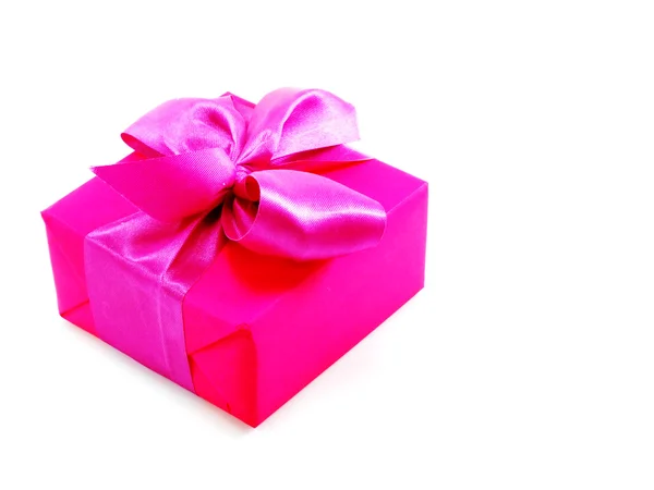 Caja de regalo rosa con lazo sobre fondo blanco —  Fotos de Stock