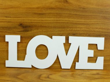 ahşap arka plan ile kelimesini seviyorum