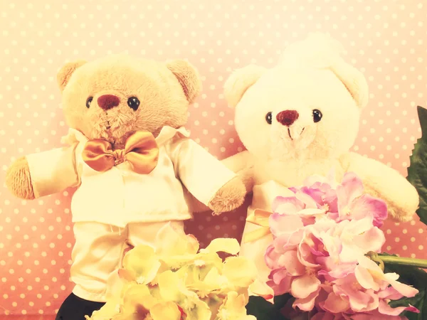 Stillleben mit romantischem Bären auf Hochzeitsszene Liebeskonzept — Stockfoto