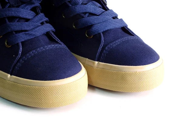 Blauwe sneakers op witte achtergrond met kopie ruimte boven bekijken — Stockfoto