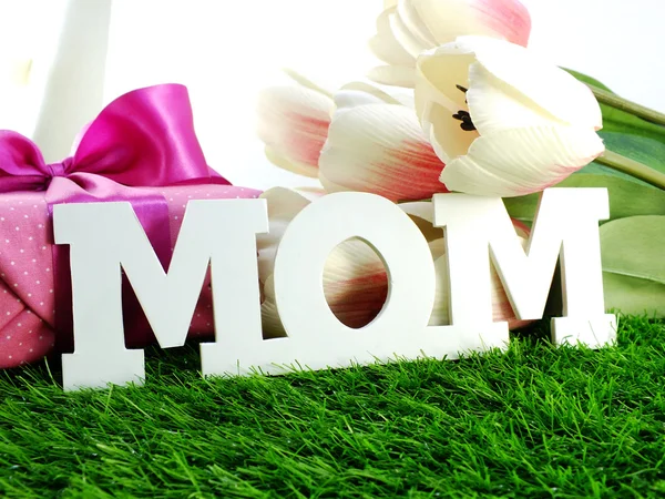 Happy mothers day background with artificial flower with green background — Stock Photo, Image