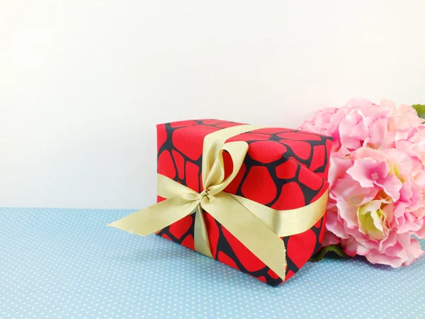 Gift box with space for copy background — Stock Photo, Image