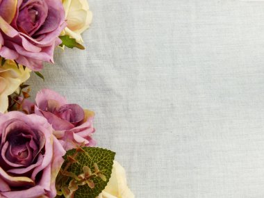 keten kopya alan sınır arka plan üzerinde yapay Mor gül çiçek