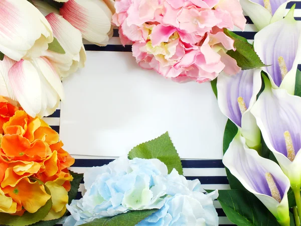 Стильний макет брендингу з квітами для показу творів мистецтва — стокове фото