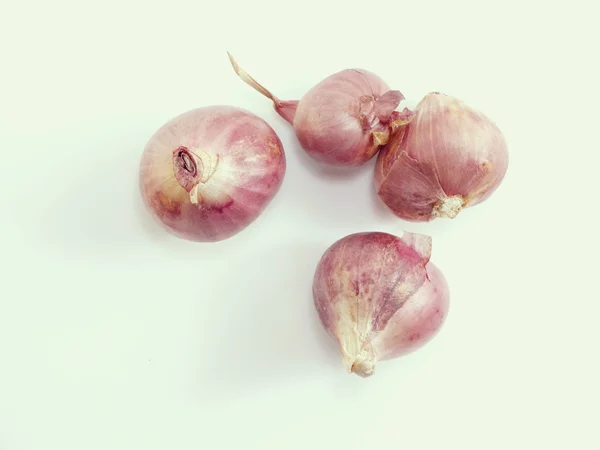 Bulbo di cipolla rossa su sfondo bianco — Foto Stock