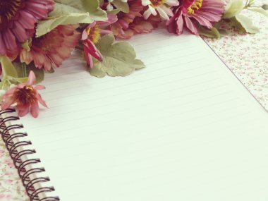 Boş defter ile çiçek ahşap tablo