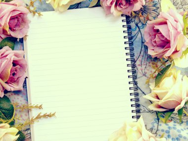 buket çiçek vintage filtre arka plan boş defter
