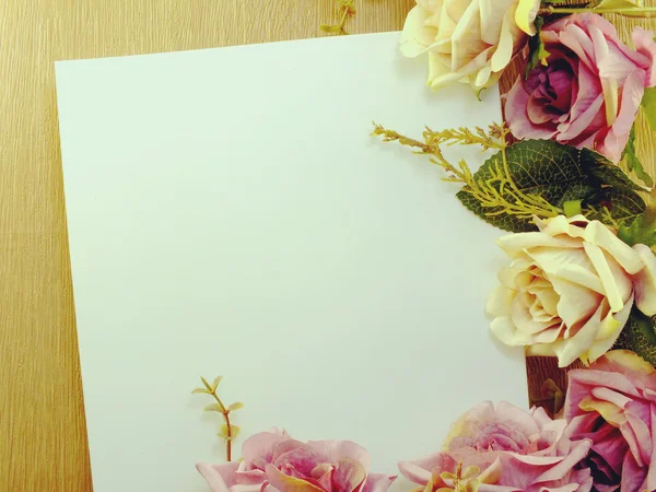 コピー領域の背景が付いている美しい人工花束 — ストック写真