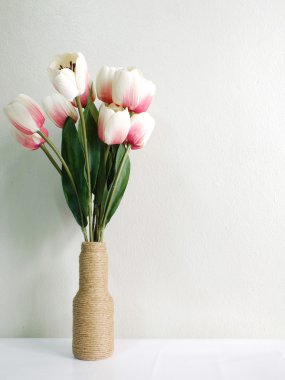 bir arka plan üzerinde Lale buketi