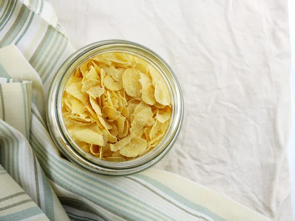 Nahaufnahme von Cornflakes in der Grasflasche — Stockfoto