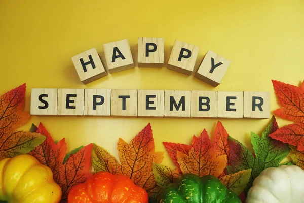 Happy September Alfabet Brief Met Esdoorn Bladeren Frame Houten Achtergrond — Stockfoto