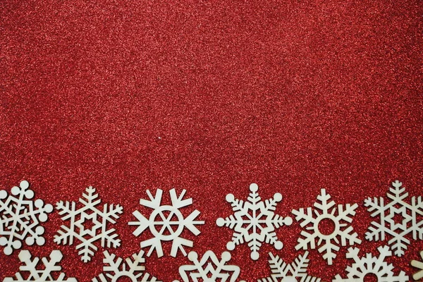 Hölzerne Schneeflocke Rand Rahmen Auf Rotem Glitzerhintergrund — Stockfoto