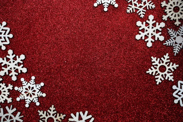 Ξύλινο Πλαίσιο Περίγραμμα Νιφάδων Χιονιού Κόκκινο Φόντο Glitter — Φωτογραφία Αρχείου