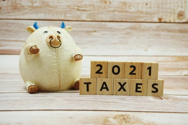 Tax 2021 Abeceda Písmeno Dřevěném Pozadí — Stock fotografie