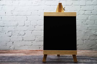 Boşluk kopyalama arkaplanına sahip Boş Easel