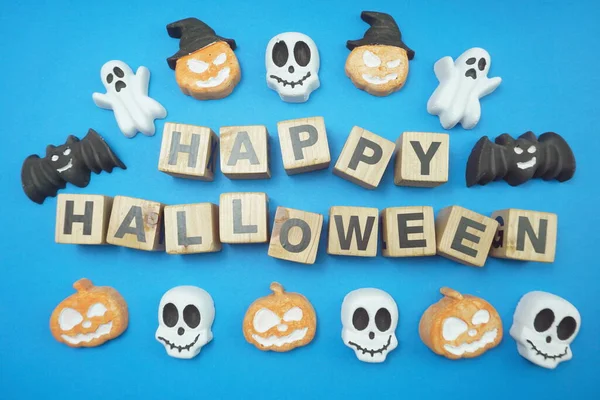 Mavi arkaplanda Cadılar Bayramı alfabesi harfiniz kutlu olsun.