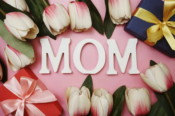 Mother Day Backgroun Mom Text Tulip Flower Gift Box Pink — Stock Photo, Image