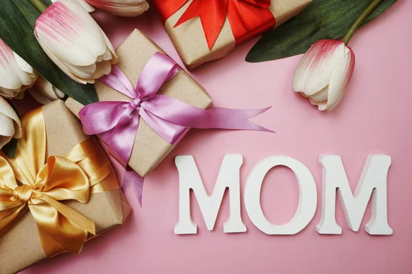 Mother Day Backgroun Mom Text Tulip Flower Gift Box Pink — Stock Photo, Image