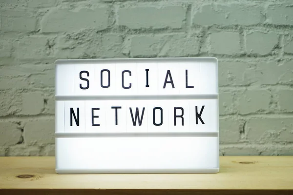 Social Network Parola Scatola Chiara Sfondo Legno — Foto Stock