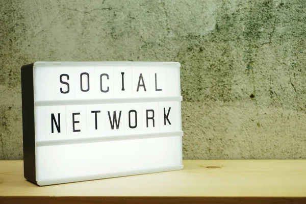 Social Network Parola Scatola Chiara Sfondo Legno — Foto Stock