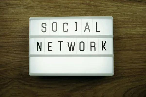 Social Network Parola Scatola Chiara Sfondo Legno — Foto Stock