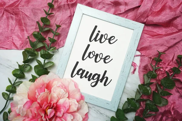 Live Love Laught Geschreven Blauw Frame Met Roze Bloem Plat — Stockfoto