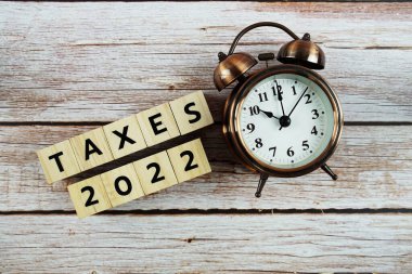 Ahşap zemin üzerinde vergiler 2022 alfabe harfi