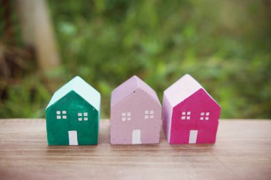 Renkli Minyatür evler Köy ve Gayrimenkul kavramı