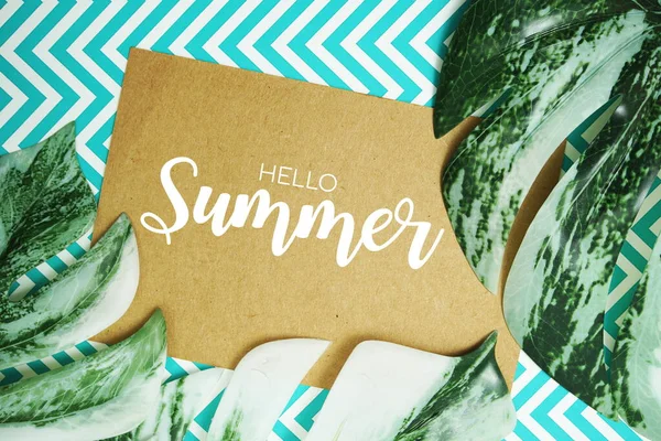 Hej Sommar Typografi Text Med Monstera Lämna Marmor Bakgrund — Stockfoto