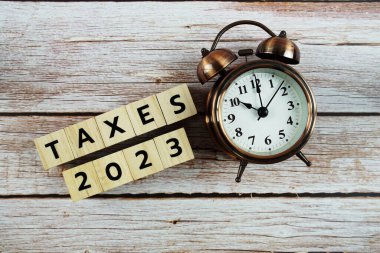 Ahşap zemin üzerinde vergiler 2023 alfabe harfi