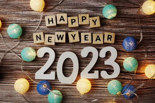 Счастливый Новый 2023 Год Украсить Мячом Хлопка Деревянном Фоне — стоковое фото