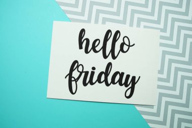 Merhaba Cuma günü mavi arkaplandaki tipografi metni