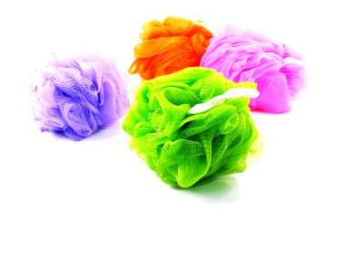 Beyaz arka plan üzerinde izole plastik banyo puf