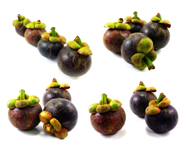 Fruta mangostão e seção transversal mostrando a pele roxa grossa e branco — Fotografia de Stock
