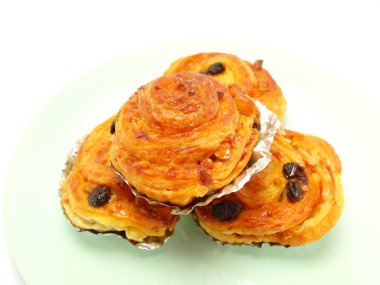 Kuru üzüm Danca beyaz arka plan üzerinde izole pasta