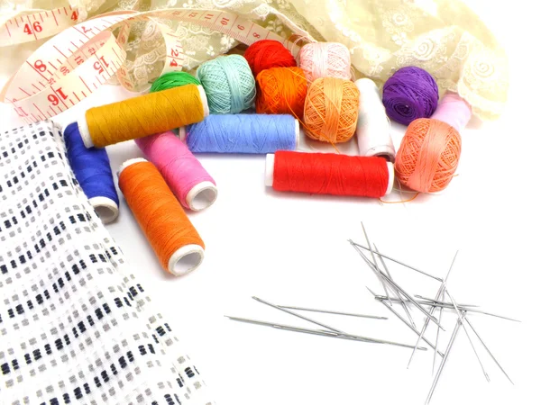 Hilos de costura multicolor —  Fotos de Stock
