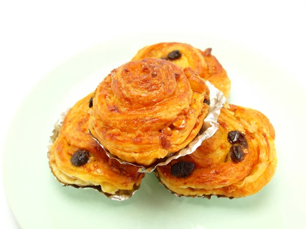 Pastelería de pasas de uva danesa aislada sobre fondo blanco — Foto de Stock